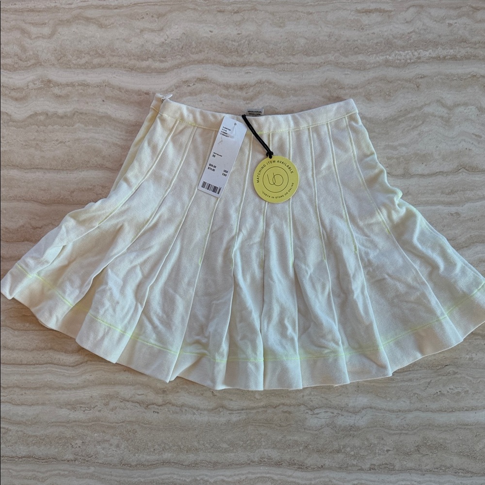 XS Urban Outfitters pleated skirt